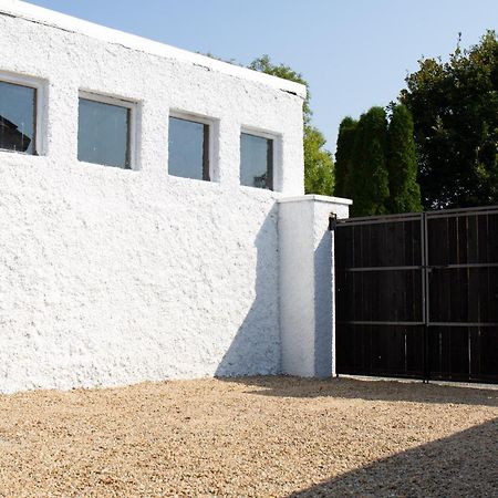 Hill House Lodge Sleeps 6 Overlooking The Rock Of Cashel Cashel  Exterior photo