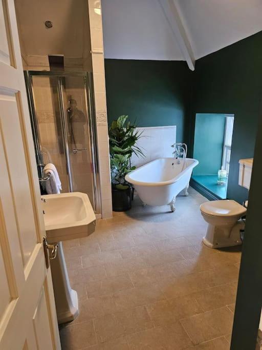 Hill House Lodge Sleeps 6 Overlooking The Rock Of Cashel Cashel  Exterior photo