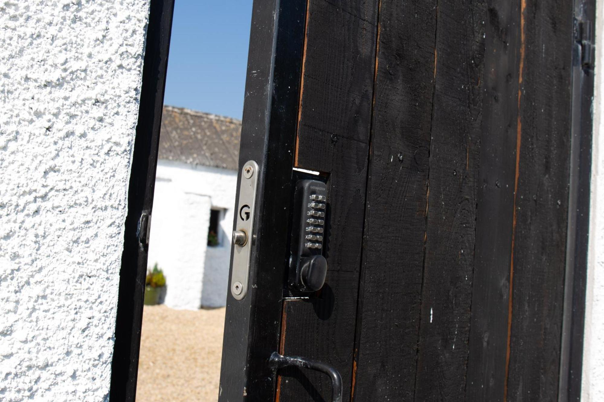 Hill House Lodge Sleeps 6 Overlooking The Rock Of Cashel Cashel  Exterior photo